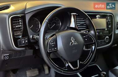 Внедорожник / Кроссовер Mitsubishi Outlander 2017 в 