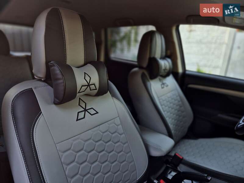 Внедорожник / Кроссовер Mitsubishi Outlander 2017 в Запорожье