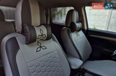 Внедорожник / Кроссовер Mitsubishi Outlander 2017 в 