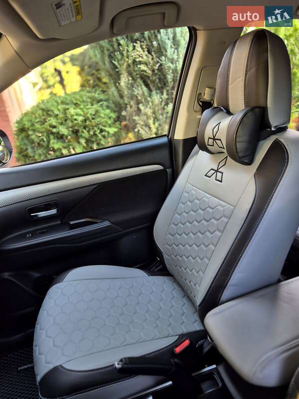 Внедорожник / Кроссовер Mitsubishi Outlander 2017 в Запорожье