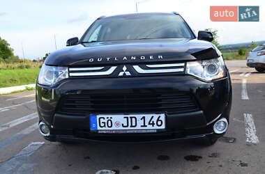 Внедорожник / Кроссовер Mitsubishi Outlander 2013 в 