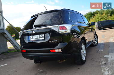 Внедорожник / Кроссовер Mitsubishi Outlander 2013 в 