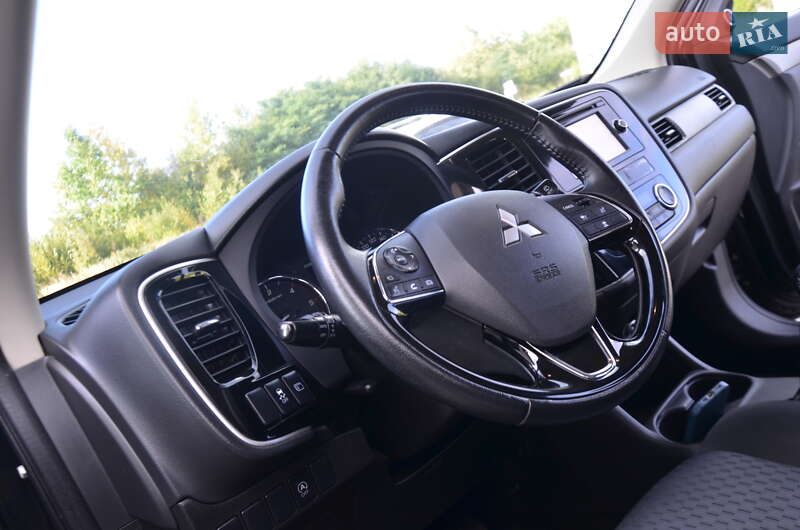 Внедорожник / Кроссовер Mitsubishi Outlander 2013 в Дрогобыче
