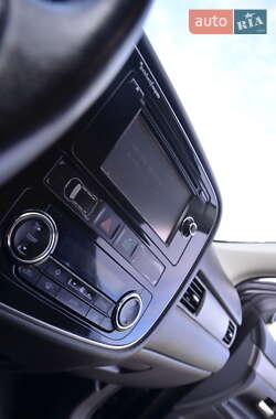 Внедорожник / Кроссовер Mitsubishi Outlander 2013 в 