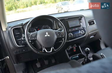 Внедорожник / Кроссовер Mitsubishi Outlander 2013 в 