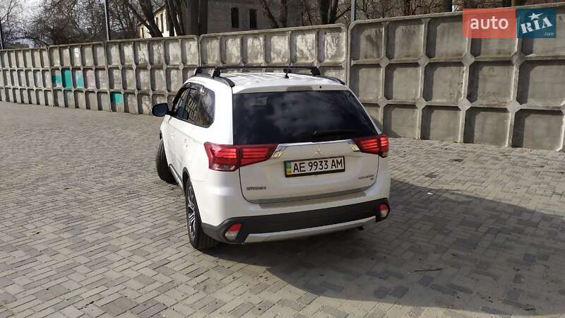Внедорожник / Кроссовер Mitsubishi Outlander 2016 в Днепре