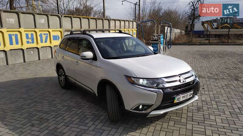 Внедорожник / Кроссовер Mitsubishi Outlander 2016 в Днепре