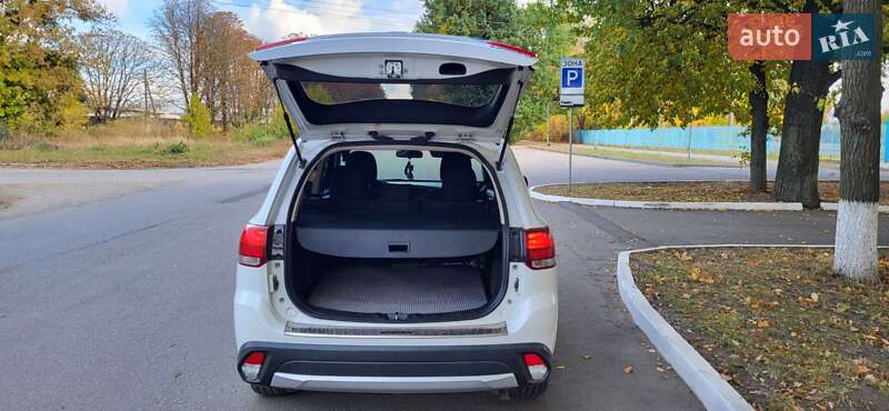 Позашляховик / Кросовер Mitsubishi Outlander 2016 в Полтаві