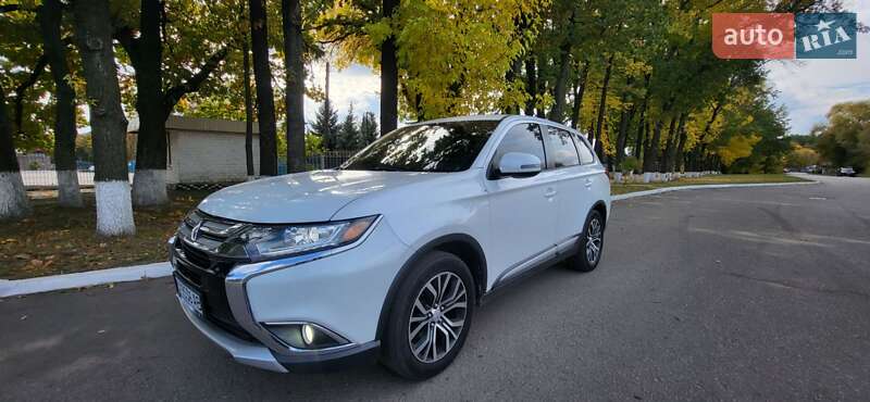 Позашляховик / Кросовер Mitsubishi Outlander 2016 в Полтаві