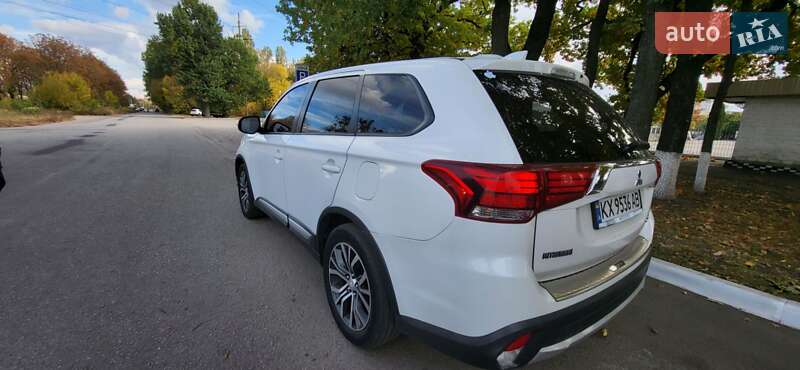 Позашляховик / Кросовер Mitsubishi Outlander 2016 в Полтаві