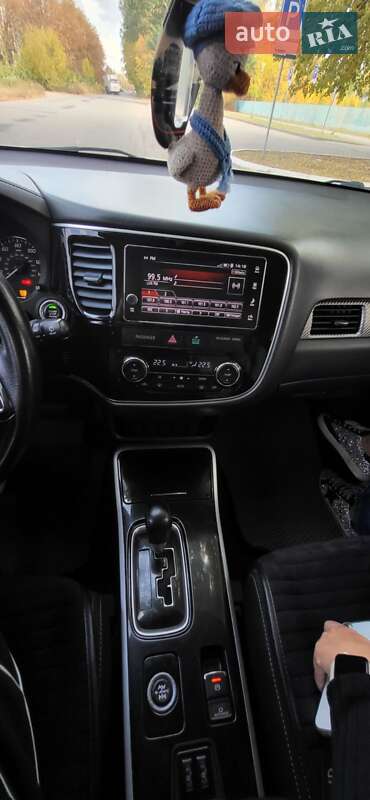 Позашляховик / Кросовер Mitsubishi Outlander 2016 в Полтаві