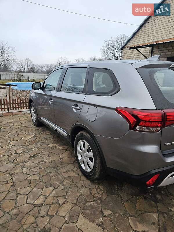 Внедорожник / Кроссовер Mitsubishi Outlander 2021 в Киеве