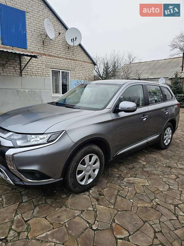 Внедорожник / Кроссовер Mitsubishi Outlander 2021 в Киеве