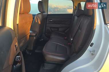 Внедорожник / Кроссовер Mitsubishi Outlander 2018 в 