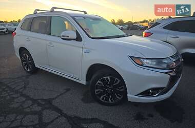 Внедорожник / Кроссовер Mitsubishi Outlander 2018 в 