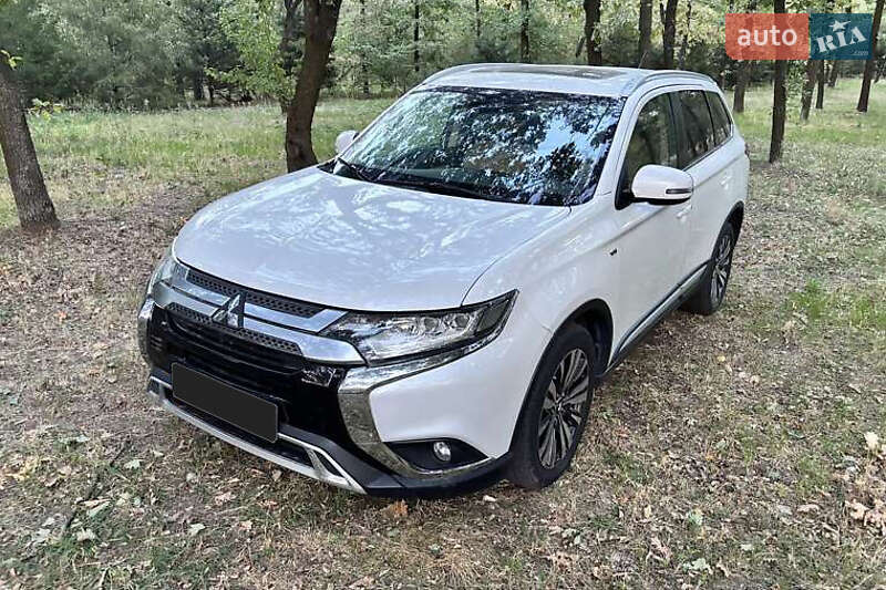 Mitsubishi Outlander 2015