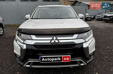 Внедорожник / Кроссовер Mitsubishi Outlander 2019 в 