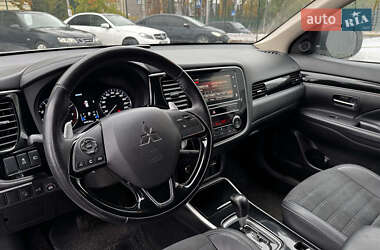 Внедорожник / Кроссовер Mitsubishi Outlander 2019 в 