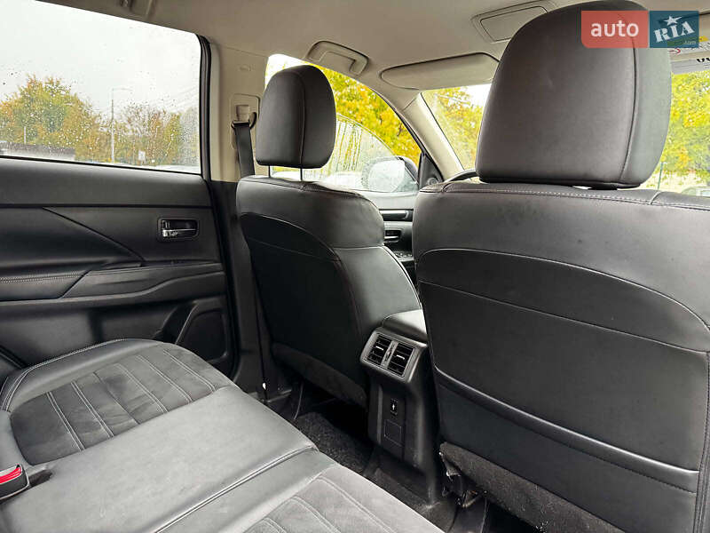 Внедорожник / Кроссовер Mitsubishi Outlander 2019 в Киеве