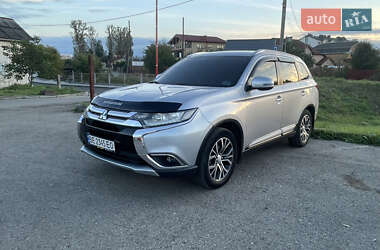 Внедорожник / Кроссовер Mitsubishi Outlander 2015 в Николаеве