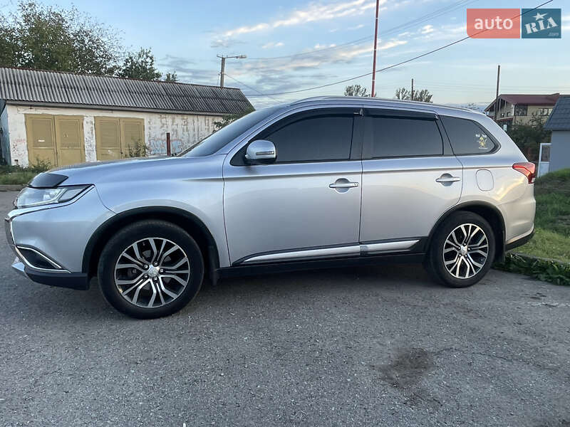Позашляховик / Кросовер Mitsubishi Outlander 2015 в Миколаєві