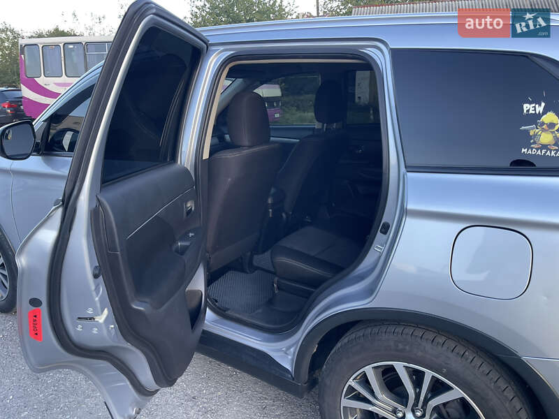 Позашляховик / Кросовер Mitsubishi Outlander 2015 в Миколаєві