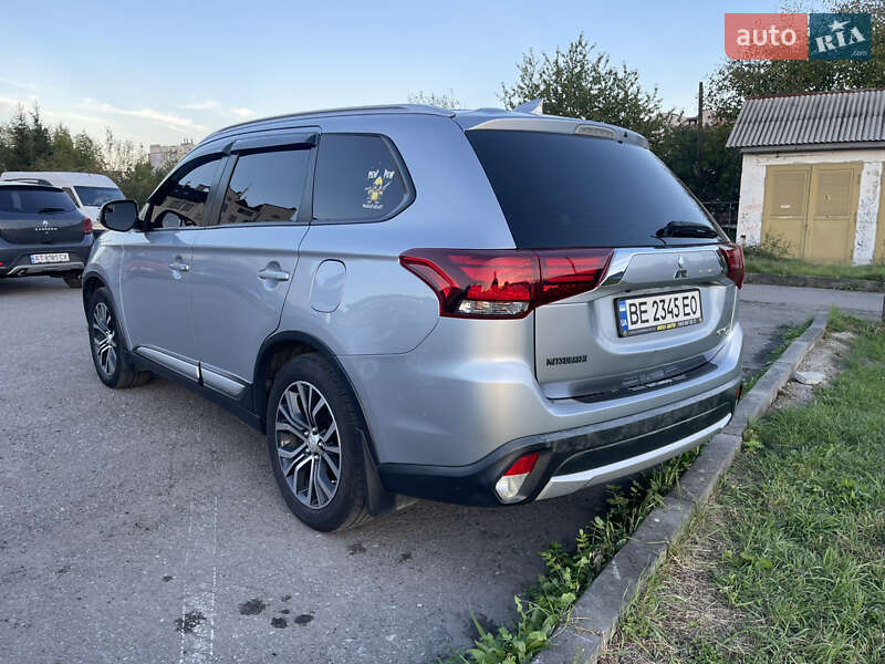 Позашляховик / Кросовер Mitsubishi Outlander 2015 в Миколаєві