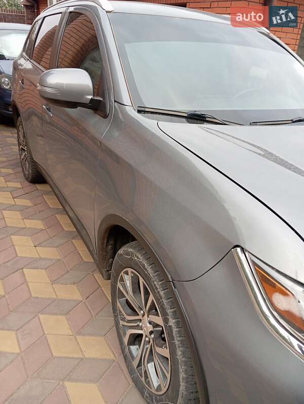 Позашляховик / Кросовер Mitsubishi Outlander 2017 в Кривому Розі