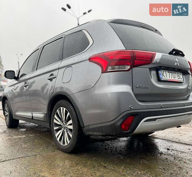 Позашляховик / Кросовер Mitsubishi Outlander 2018 в Києві