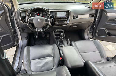 Внедорожник / Кроссовер Mitsubishi Outlander 2014 в 