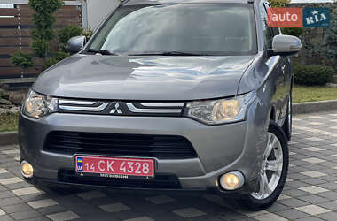 Внедорожник / Кроссовер Mitsubishi Outlander 2014 в 