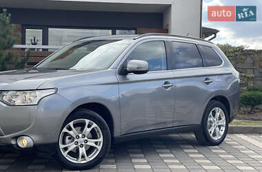 Внедорожник / Кроссовер Mitsubishi Outlander 2014 в 