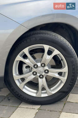 Внедорожник / Кроссовер Mitsubishi Outlander 2014 в 