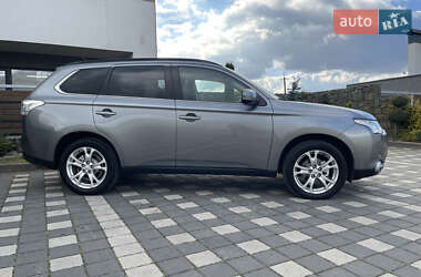 Внедорожник / Кроссовер Mitsubishi Outlander 2014 в 