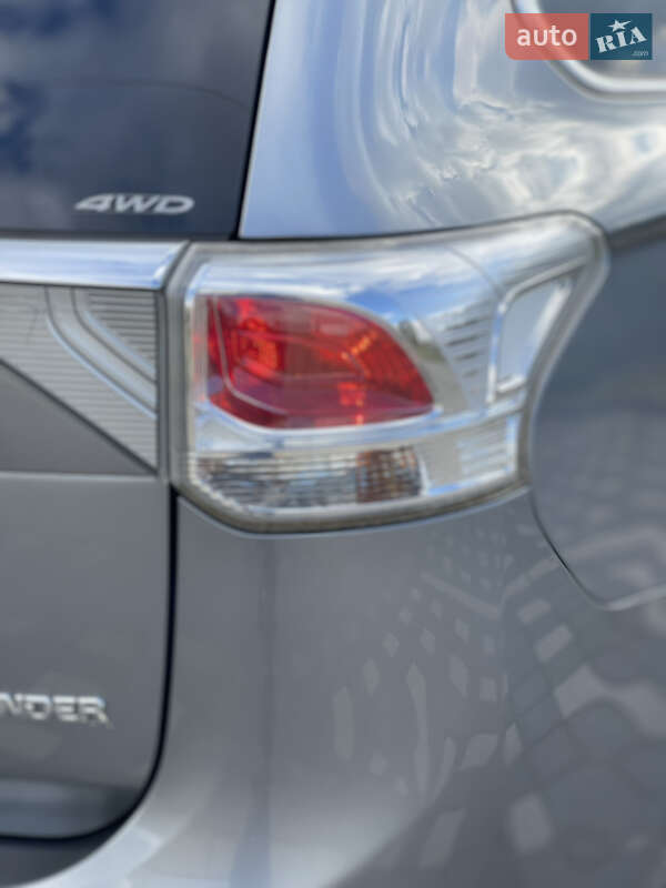 Внедорожник / Кроссовер Mitsubishi Outlander 2014 в Стрые