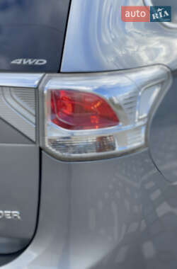 Внедорожник / Кроссовер Mitsubishi Outlander 2014 в 
