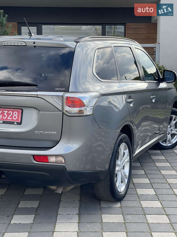 Внедорожник / Кроссовер Mitsubishi Outlander 2014 в Стрые