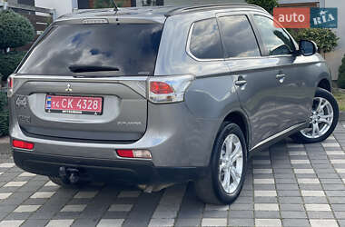 Внедорожник / Кроссовер Mitsubishi Outlander 2014 в 