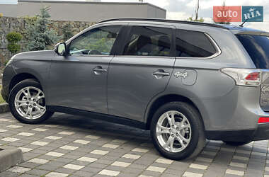 Внедорожник / Кроссовер Mitsubishi Outlander 2014 в 