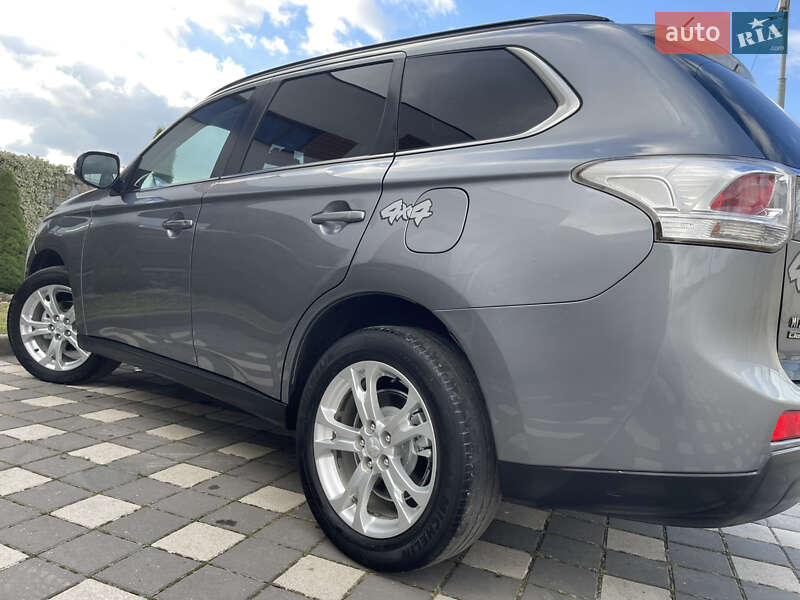 Внедорожник / Кроссовер Mitsubishi Outlander 2014 в Стрые