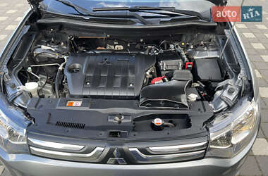 Внедорожник / Кроссовер Mitsubishi Outlander 2014 в 