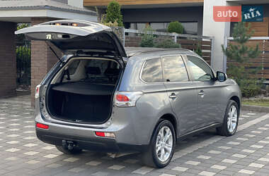 Внедорожник / Кроссовер Mitsubishi Outlander 2014 в 
