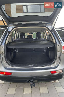 Внедорожник / Кроссовер Mitsubishi Outlander 2014 в 