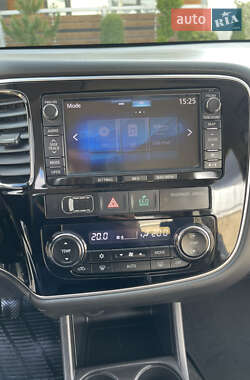 Внедорожник / Кроссовер Mitsubishi Outlander 2014 в 