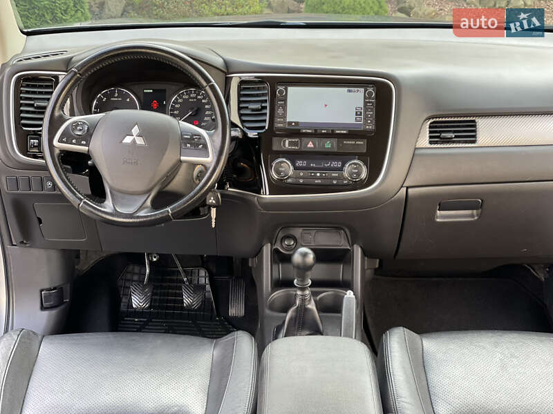 Внедорожник / Кроссовер Mitsubishi Outlander 2014 в Стрые