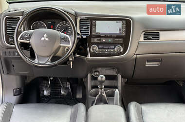 Внедорожник / Кроссовер Mitsubishi Outlander 2014 в 