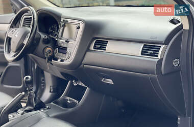 Внедорожник / Кроссовер Mitsubishi Outlander 2014 в 