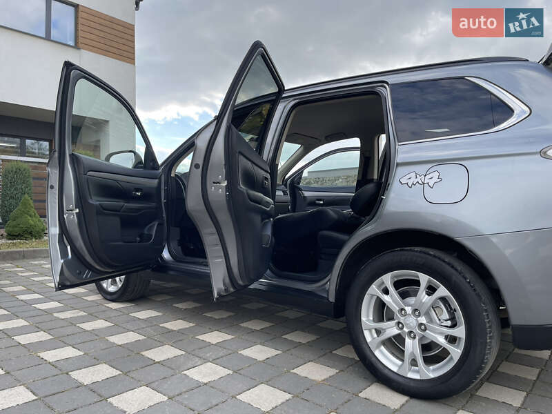 Внедорожник / Кроссовер Mitsubishi Outlander 2014 в Стрые