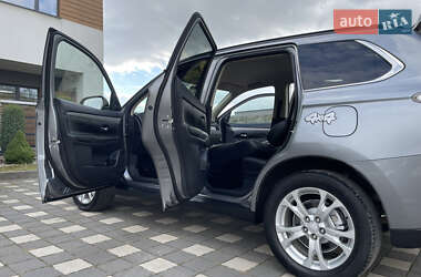 Внедорожник / Кроссовер Mitsubishi Outlander 2014 в 