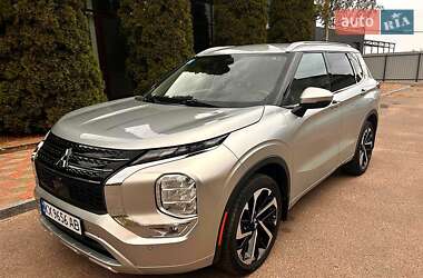Позашляховик / Кросовер Mitsubishi Outlander 2022 в Краснограді